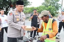 Kapolres Pelabuhan Tanjung Priok, Bagi Takjil Dan Beri Himbauan Kamtibmas