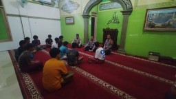 Bhabinkamtibmas Polsek Tambora Melaksanakan Pembinaan Terhadap 12 Anak Remaja Yang Terlibat Tawuran.