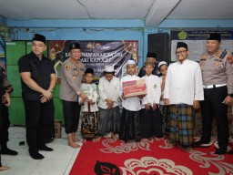 Tebarkan Kepedulian di Bulan Suci Ramadhan, Kapolrestabes Surabaya Gelar Bhakti Sosial di Ponpes Tahfidhul Qur'an Sunan Giri