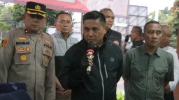 Polri Peduli Di Bulan Suci Ramadhan: Kapolda Metro Jaya Dan Alumni AKABRI 1990 Gelar Bakti Sosial D Panti Sosial Tresna Werdha