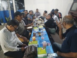Sambut Nuzulul Quran, Ketua HMS Bali Ajak Awak Media Buka Puasa Bersama di Warung Pojok Ubung
