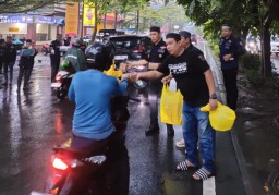 Bulan Penuh Berkah LSM Garuda Hitam dan PPRC Ormas LKGH Bagi-Bagi Takjil Gratis