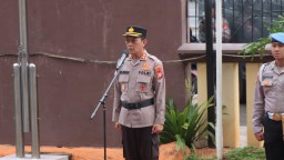 Polres Metro Jakarta Timur Gelar Upacara Bendera Dalam Rangka Hari Kesadaran Nasional Di Bulan Ramadhan.