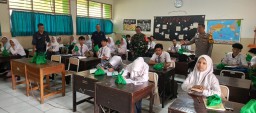 Kapolsek Ciracas Apresiasi Keberhasilan Pengamanan Pemberian Makanan Bergizi Gratis Untuk Masyarakat.