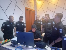 Pengecekan Perangkat Dan Layanan Call Center 110 Di Polres Metro Jakarta Timur: Meningkatkan Responsivitas Keamanan Masyarakat.
