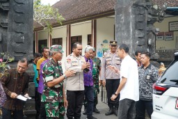 Kapolres Klungkung Dampingi Bupati Imade Satria Tinjau TPA Sente