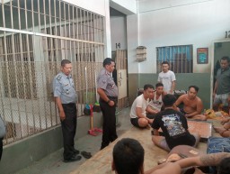 Lapas Narkotika Kelas IIA Pamekasan Gelar Kontrol Blok Hunian di Bulan Ramadhan, Pastikan Keamanan dan Ketertiban
