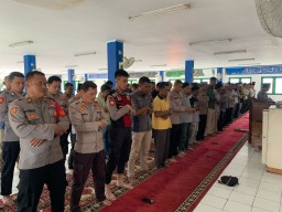 Polres Pelabuhan Tj Priuk Gelar Shalat Ghaib Untuk Anggota Polri Yang Gugur Di Lampung.
