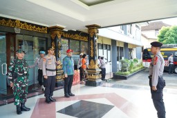 Polres Klungkung Gelar Giat Apel Pasukan Operasi Ketupat Agung 2025