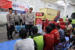 Ramadhan Berkah Kapolres Gelar Baksos Dan Sosialisasi Hotline 110, Tips Mudik Aman Keluarga Nyaman, Berantas Preman.