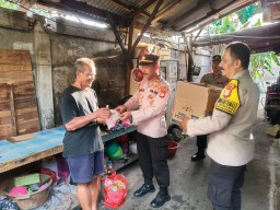 Polsek Pulogadung Gelar Kegiatan Berbagi Takjil Dalam Rangka Ramadhan Barokah.