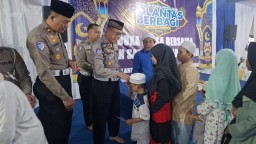 Sat Lantas Polres Metro Jakarta Timur Gelar Buka Puasa Bersama Dan Santunan Anak Yatim Dalam Program Polantas Berbagi.