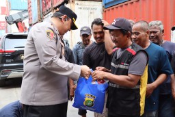 Safari Ramadhan Polri Berbagi Keberkahan Kapolres Pelabuhan Tj Priok, Gelar Bakti Sosial Dan Himbauan Kamtibmas.