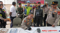 Kapolres Metro Jakarta Timur Lakukan Pengecekan Posyan Stasiun Jatinegara, Pastikan Pengamanan Arus Mudik Lebaran 2025 Maksimal.