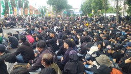 "Dua Wartawan Surabaya Diintimidasi Polisi Saat Liputan Aksi Tolak Revisi UU TNI"