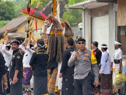 Jelang Nyepi, Personel Polsek Nusa Penida Amankan Giat Melasti