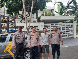 Kapolsek Duren Sawit Pimpin Patroli Antisipasi Kejahatan Di Rumah Kosong.