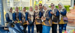 Persatuan Istri Istri Wartawan Bagi Ratusan Takjil ke Penguna Jalan di THR Kusuma Bangsa