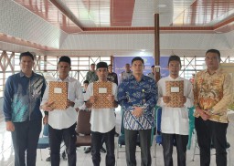 Kalapas Tebing Tinggi Serahkan Remisi Khusus Keagamaan Kepada 941 Narapidana, 8 Orang Langsung Bebas