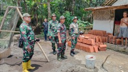 Pastikan Berjalan Lancar, Dandim 0822/Bondowoso Tinjau Renovasi Rumah Tidak Layak Huni