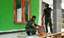 Cek Sasaran Fisik Musholla, Pasipers Kodim 0822 Arahkan Anggota Satgas TMMD