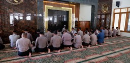 Polri Berduka,Polres Bondowoso Melaksanakan Sholat Gaib untuk Anggota yang Gugur di Way Kanan Lampung