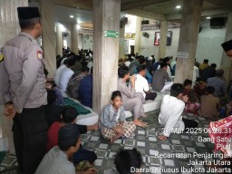 Polres Pelabuhan Tanjung Priok Libatkan 100 Personel, Lakukan Pengamanan Sholat Idul Fitri 1446 H.