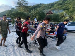 Polsek Nusa Penida Evakuasi Korban Tenggelam di Pantai Pandan Nusa Penida