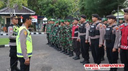 Perketat Penjagaan, Personil Gabungan TNI-Polri Dan Pemkab Sampang Siap Amankan Halalbihalal Bupati Dan Wakil Bupati Sampan