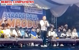 Aba Idi Lepas Parade Festival Daul Combo di Alun Alun Sampang