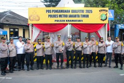 Kapolres Metro Jakarta Timur Tinjau Pospam PGC Cililitan: Pastikan Kesiapan Dan Kebersihan Personel.