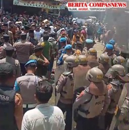 Ribuan Masyarakat Geruduk Kantor Kecamatan Banyuates, Tuntutan Pilkades 2025 Sampang di Gelar