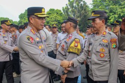 Kapolres Pimpin Apel Silaturahmi dan Halal Bihalal Polres Metro Jakarta Timur Di GOR Ciracas.