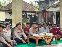 Wakapolres Klungkung Hadiri Giat Jumat Mesadu di Desa Sakti, Nusa Penida