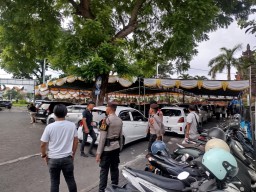 Polres Bandara Ngurah Rai Laksanakan Pengamanan Ibadah Rangkaian Paskah 2025 di Gereja Ekklesia Tuban