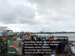 Peduli Kebersihan Pantai, Dinas DPUPR Provinsi Banten Tangani Sampah di Pantai Teluk