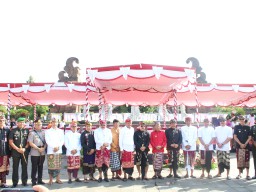 Dandim Gianyar Letkol Gede Winarsa Hadiri Upacara Hari Jadi ke-254 Kota Gianyar Tahun 2025