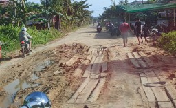Warga Pertanyakan Dana 250 Juta Perbaikan Jalan provinsi CSR Perusahaan, Suhada Sebut Sewa Alat Berat Dari Seponti Tidak Cukup Uang