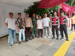Kepolisian lakukan Pengamanan Ketat pada Misa Pertama Pekan Suci Paskah di Gereja Santo Yosep Matraman.