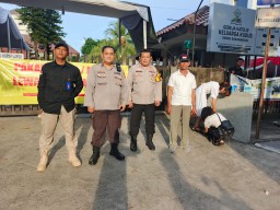 Polsek Pulogadung jaga Ketat Ibadah Vigili Paskah di Gereja Keluarga Kudus Rawamangun.