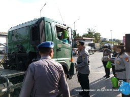 Polres Pelabuhan Tj Priok, Bangun Solidaritas Sopir dengan Bakti Sosial.