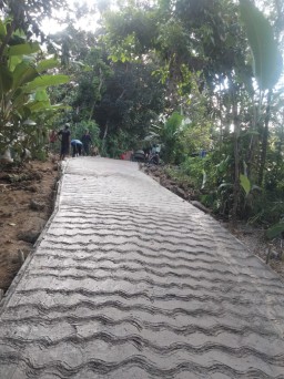 Warga Ciakar Desa Rancapinang Kecamatan Cimanggu Apresiasi Pembangunan Jalan Rambat Benton Dana Desa Tahap 1