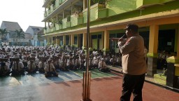 Senin Pintar" di SMPN 263 Jakarta, Polisi Ajak Siswa Jauhi Tawuran dan Narkoba.