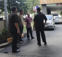 Jurnalis HM Diduga Dianiaya Saat Meliput Acara Profesional di Jakarta, Pelaku Diduga Oknum Sekuriti Hotel.