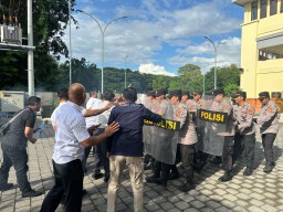 Polres Bandara I Gusti Ngurah Rai Gelar Latihan Dalmas Antisipasi May Day 2025