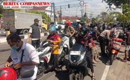 Satlantas Polres Sampang dan Dinas Bapenda Gelar Operasi Patuh Pajak 2025, Berikan Tilang Kepada Pelanggar