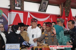 Kepala BNN Provinsi Jawa Timur Beri Penghargaan dan Apresiasi Polres Sampang Ungkap Sabu hampir 1 Kilo Gram
