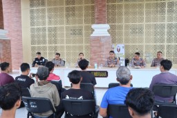 Kapolres Jembrana Gelar Jumat Curhat Bersama Orang Tua dan Anak Pelanggar Lalu Lintas