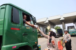 Jumat Berkah Penuh Keberkahan Oleh Satlantas Polres Pelabuhan Tanjung Priok