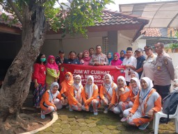 Kapolsek Makasar Gelar Jum’at Curhat Bersama Warga RW 03, Ajak Wujudkan Lingkungan Aman dan Sehat.